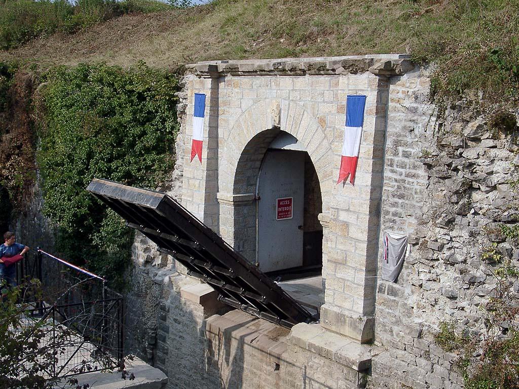 Le Fort du Mont-Vaudois - Le Pont Levis